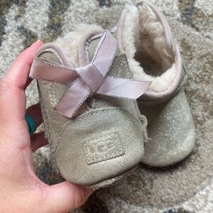 Ugg Boots for Baby! Size 4/5 in glitter with lilac bows